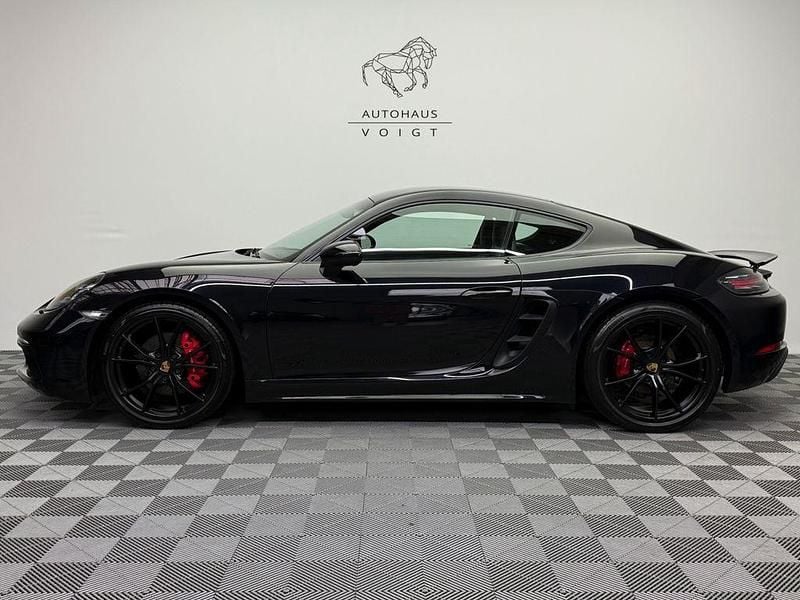 Tiefschwarzmetallic Gebraucht 2017 Porsche Cayman S Coupé | 66.200 € (Superpreis) - Bild 1/4