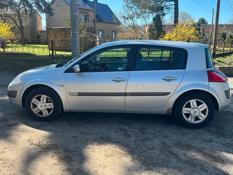 Gebraucht Renault Mégane II 83 PS (61 kW) 2005 Silber Kleinwagen