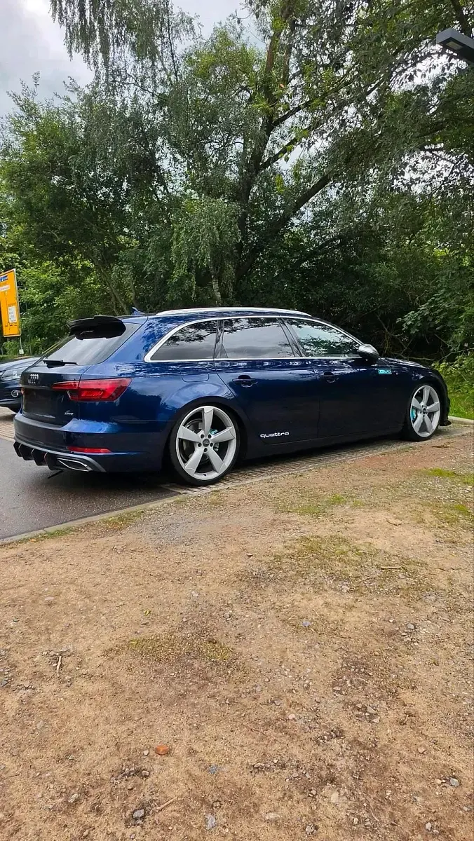 Gebraucht Audi A4 Sport 190 PS (139 kW) 2019 Blau Kombi