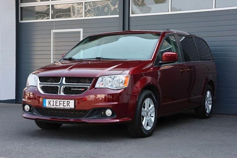 Octane red pearlcoat Gebraucht 2018 Dodge Grand Caravan Van / Kleinbus | 16.500 € (Fairer Preis) - Bild 1/4
