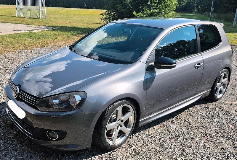 Grau Gebraucht 2009 VW Golf VI Highline Limousine | 6.900 € (Teuer) - Bild 1/4