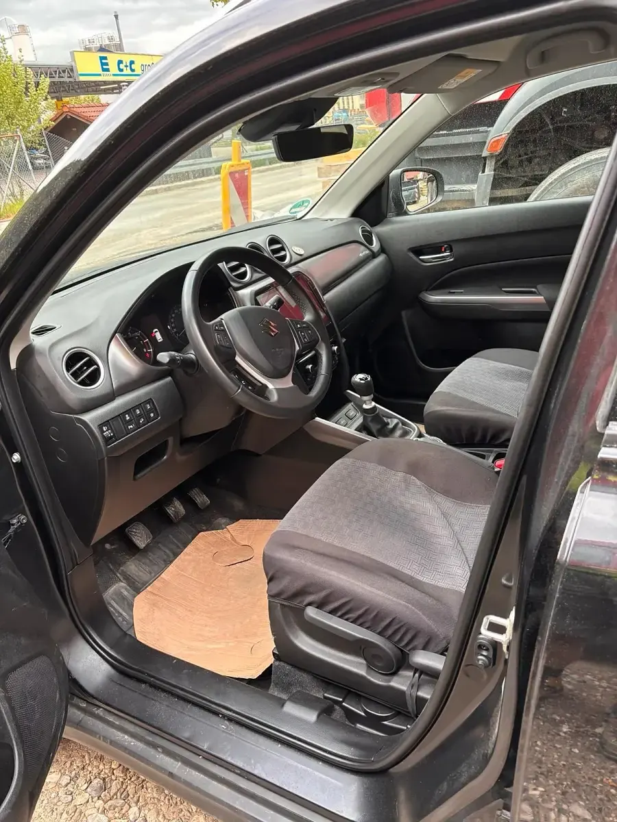 Gebraucht Suzuki Vitara 129 PS (94 kW) 2025 Schwarz SUV
