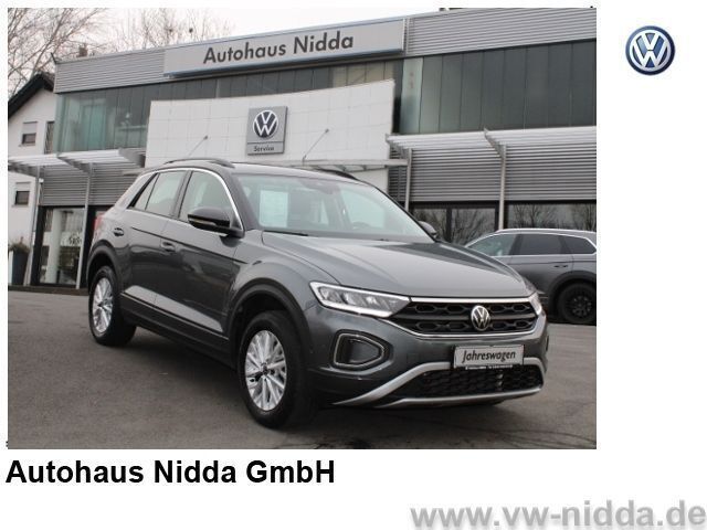 Indiumgrau metallic Gebraucht 2024 VW T-Roc Life SUV | 25.899 € (Superpreis) - Bild 1/4