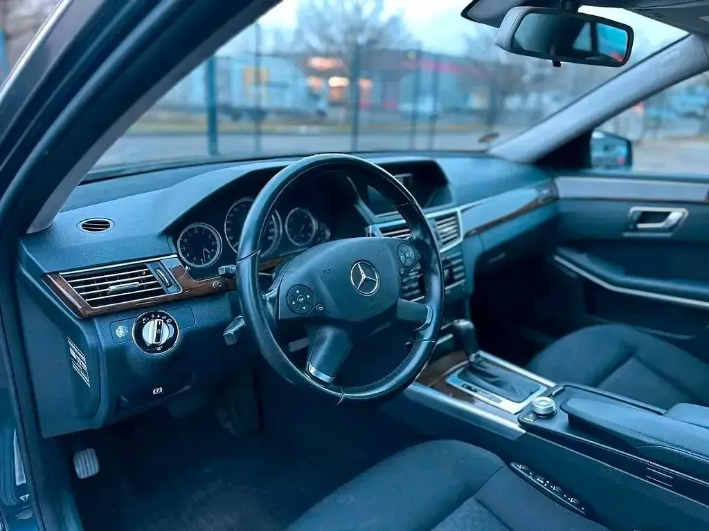 Gebraucht Mercedes E220 170 PS (125 kW) 2009 Limousine