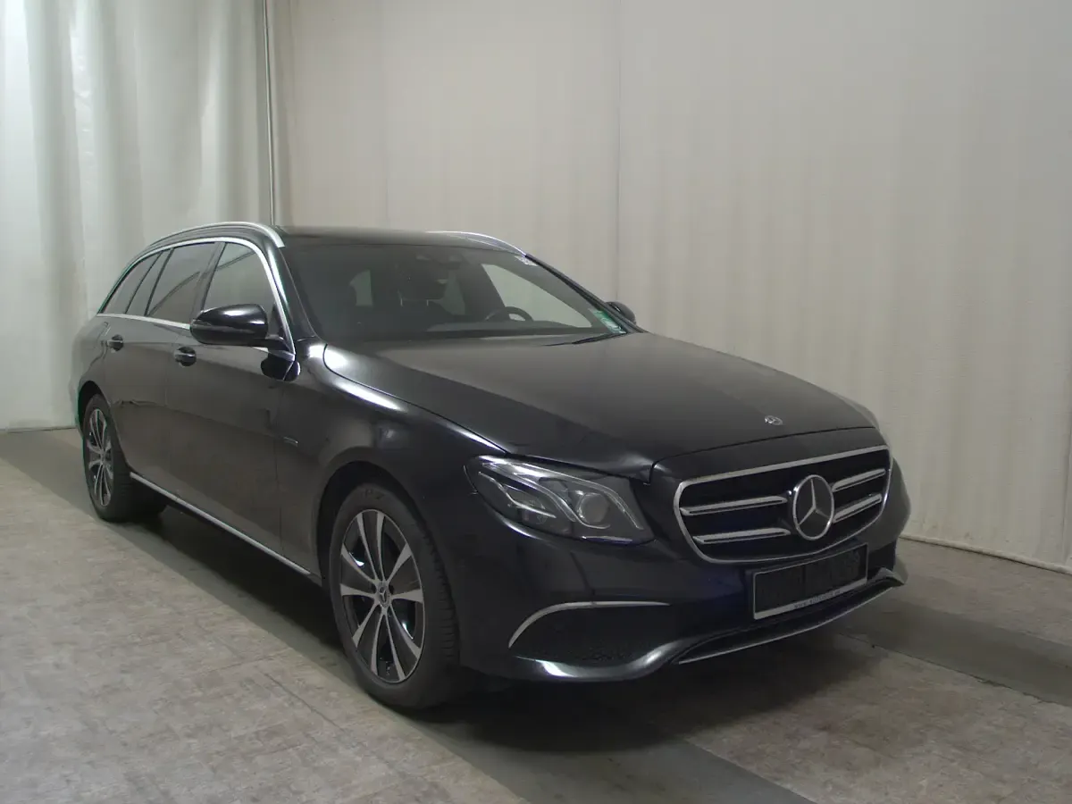 Gebraucht Mercedes E300 Avantgarde 306 PS (225 kW) 2020 Obsidianschwarz metallic Kombi