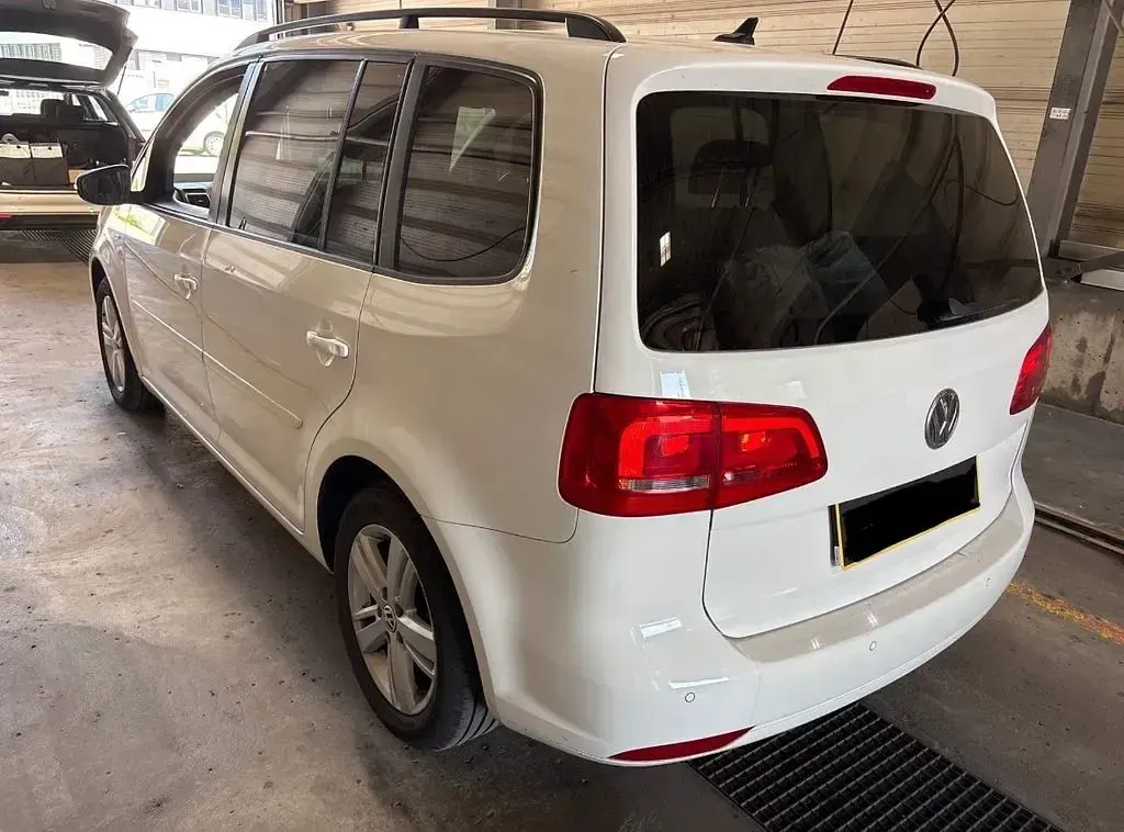 Gebraucht VW Touran Match 105 PS (77 kW) 2012 Weiß Van / Kleinbus