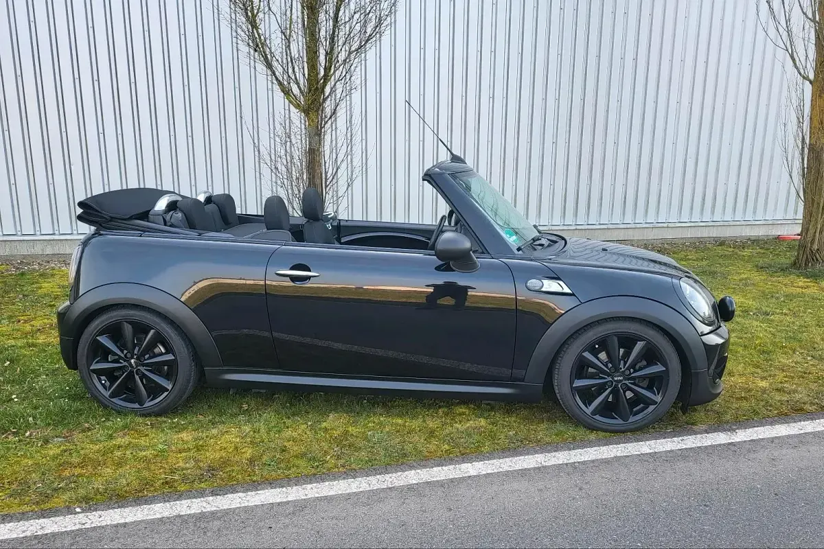 Gebraucht Mini Cooper SD Cabriolet 143 PS (105 kW) 2011 Schwarz Cabrio