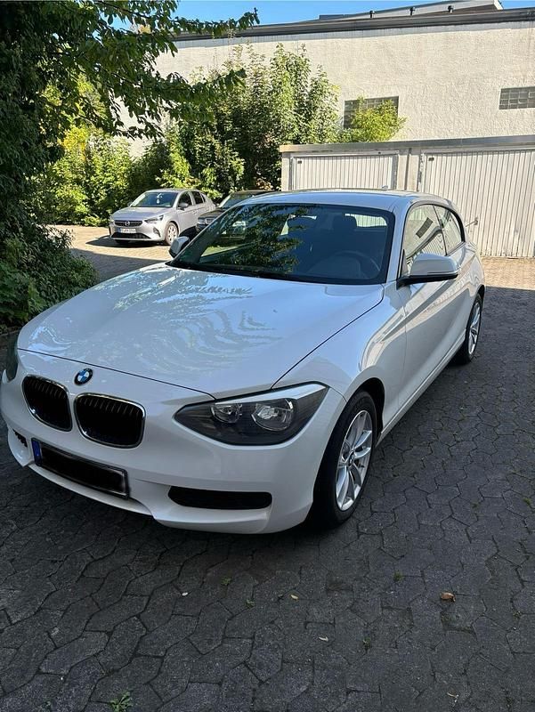 Weiß Gebraucht 2015 BMW 116 Kleinwagen | 6.700 € (Guter Preis) - Bild 1/4