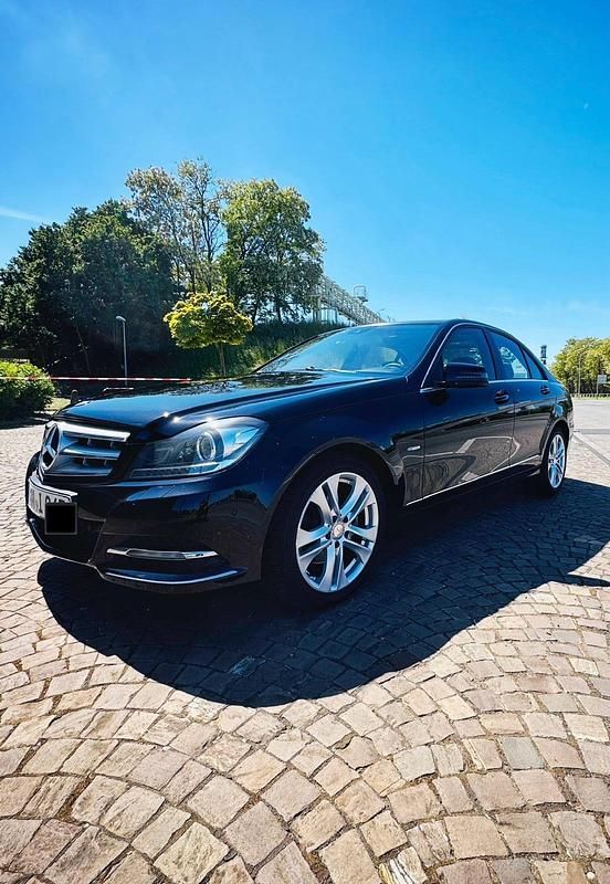 Schwarz Gebraucht 2012 Mercedes 220 Avantgarde Limousine | 9.990 € - Bild 1/4