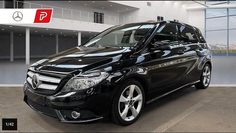 Kosmosschwarz Gebraucht 2013 Mercedes B180 Sport Van / Kleinbus | 9.990 € (Guter Preis) - Bild 1/4