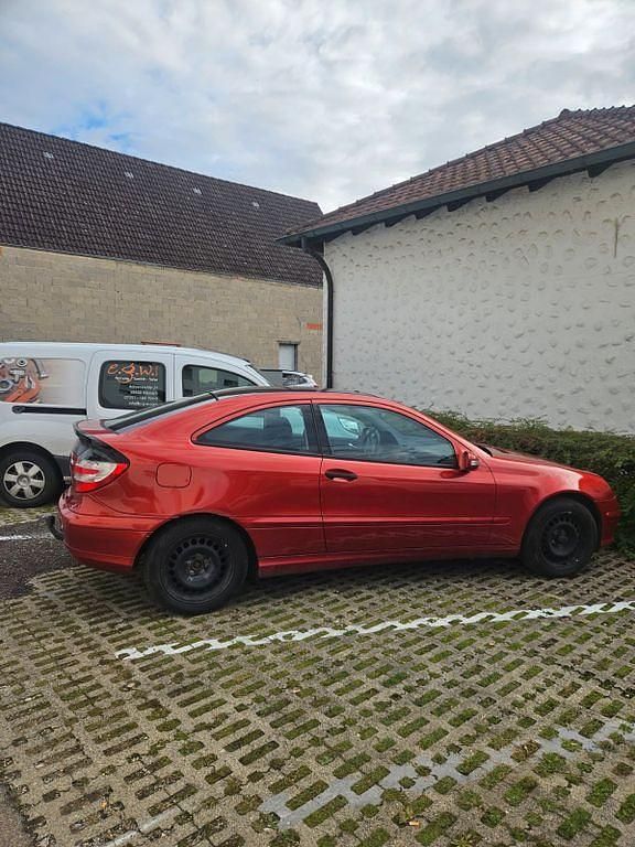 Gebraucht Mercedes CL200 122 PS (89 kW) 2006 Rot Coupé