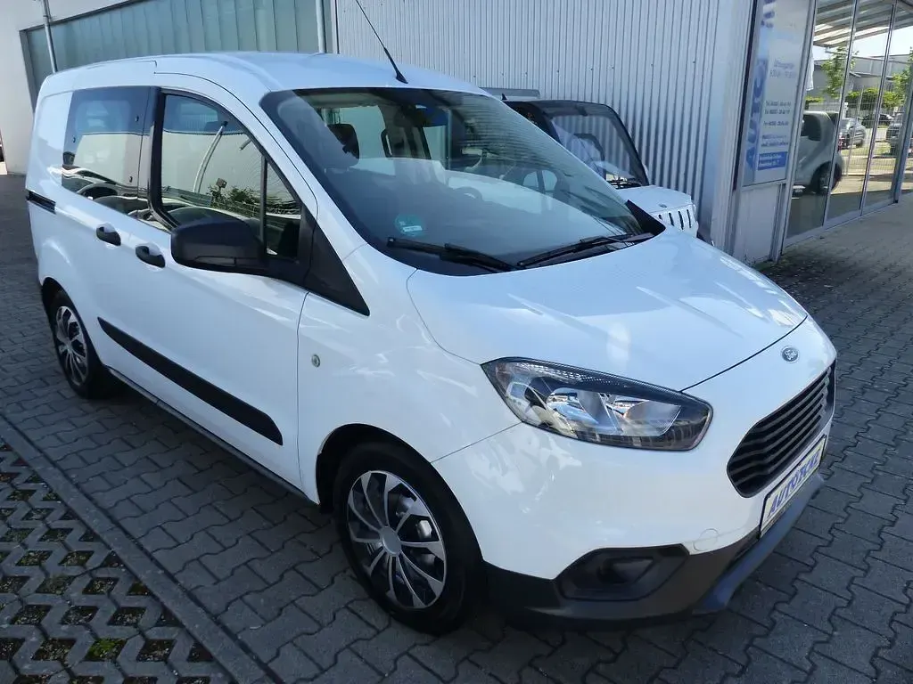Gebraucht Ford Courier 101 PS (74 kW) 2020 Weiß Van / Kleinbus