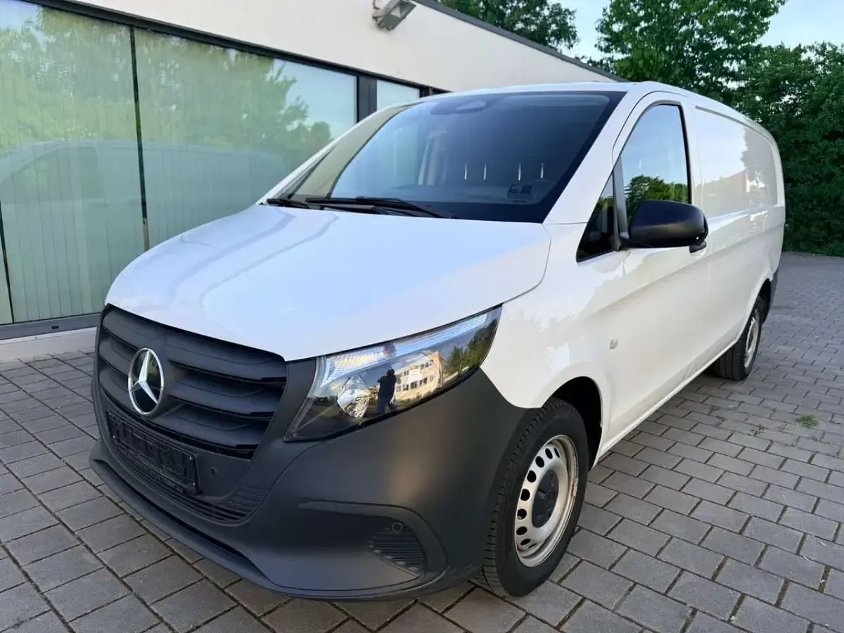 Second-hand Mercedes Vito 102 CP (75 kW) 2025 Alb Van