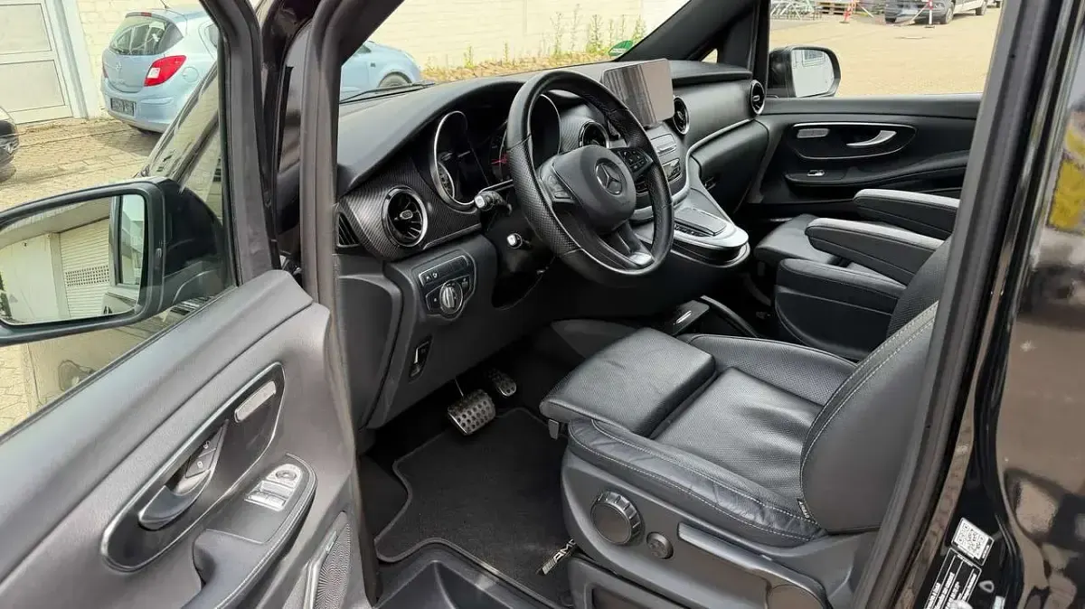 Gebraucht Mercedes V300 AMG 237 PS (174 kW) 2023 Obsidianschwarz metallic Van / Kleinbus