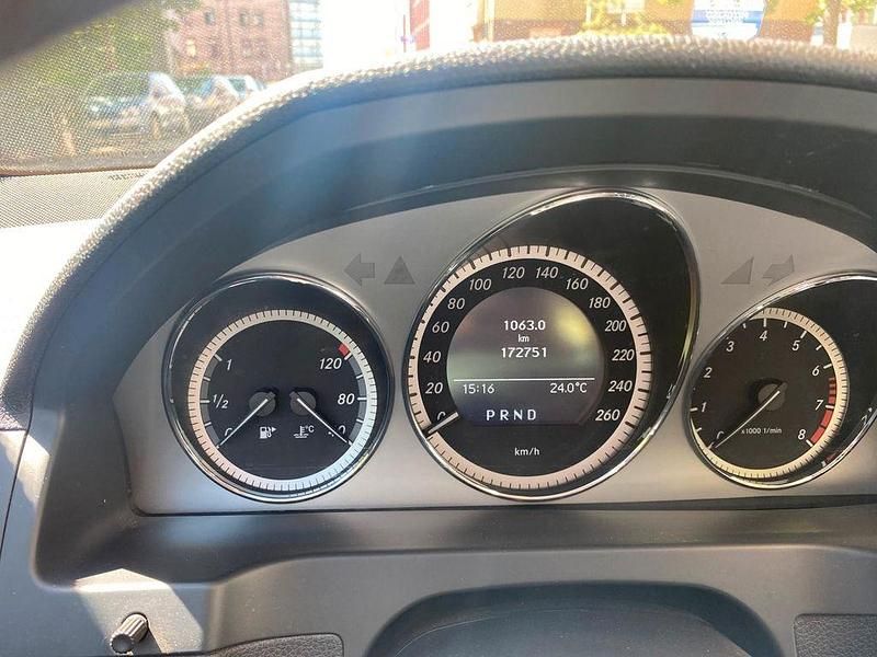 Gebraucht Mercedes C180 Elegance 156 PS (114 kW) 2010 Grau Limousine