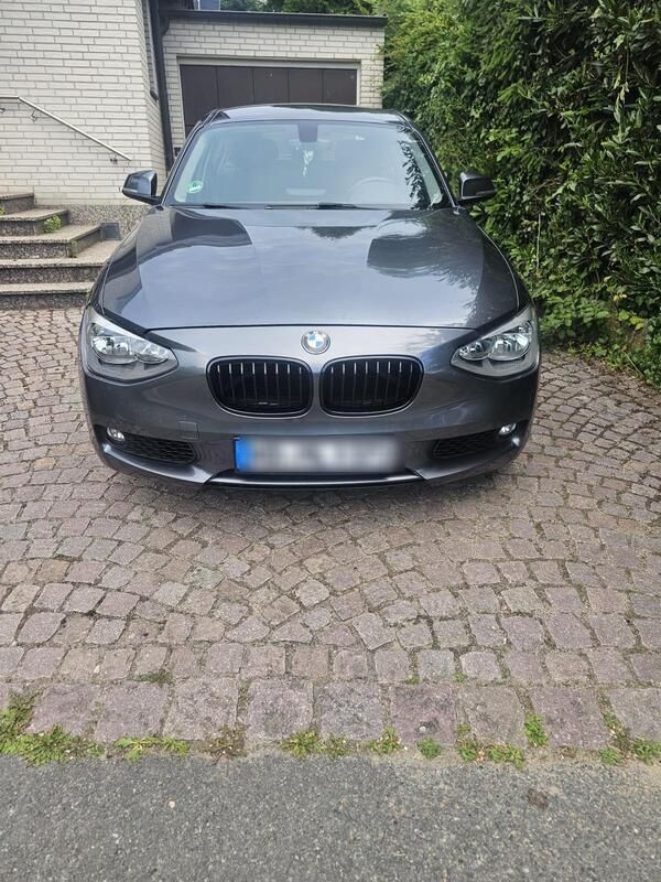 Grau Gebraucht 2013 BMW 118 Kleinwagen | 5.490 € (Superpreis) - Bild 1/4