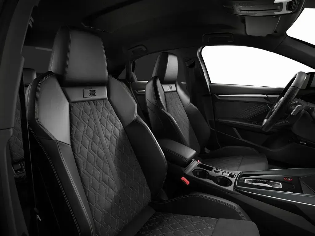 Gebraucht Audi S3 Comfort 333 PS (244 kW) 2025 Samtviolett, perleffekt Limousine
