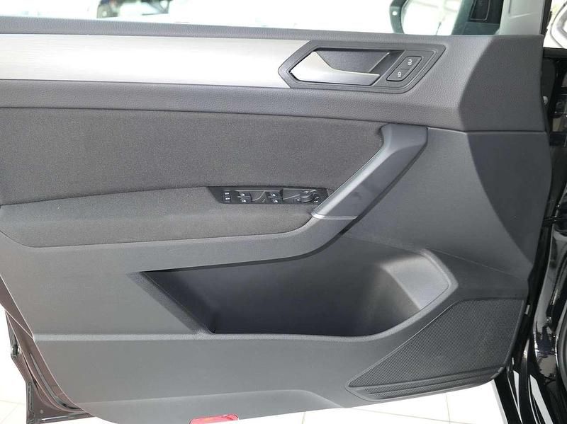 Gebraucht VW Touran Comfortline 150 PS (110 kW) 2023 Schwarz Van / Kleinbus