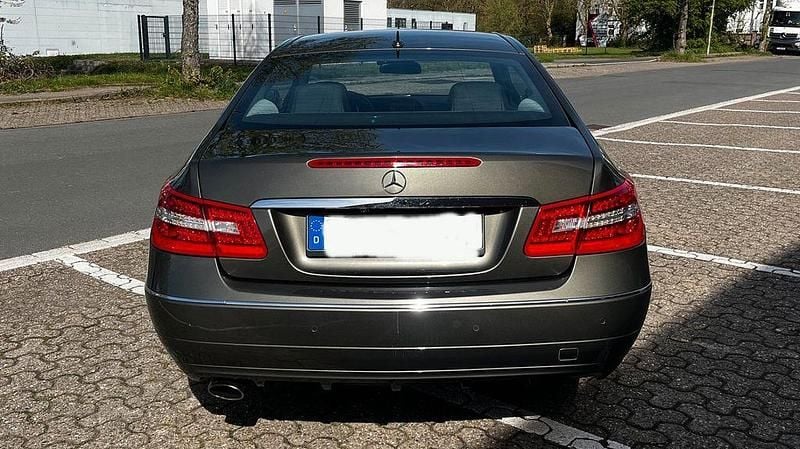 Gebraucht Mercedes E250 204 PS (150 kW) 2009 Grau Coupé