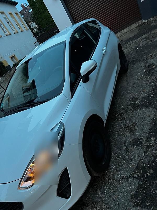 Weiß Gebraucht 2018 Ford Fiesta Kleinwagen | 3.500 € (Guter Preis) - Bild 1/4
