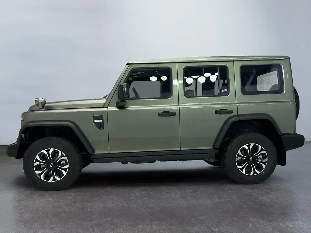 Neu BAW 212 166 PS (122 kW) 2026 Grün SUV
