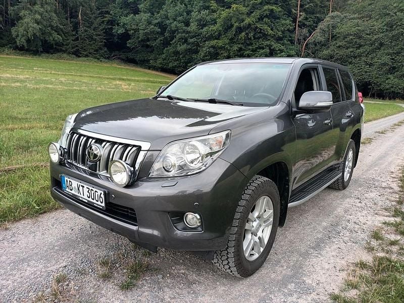 Grau Gebraucht 2013 Toyota Land Cruiser TEC-Edition SUV | 26.500 € (Superpreis) - Bild 1/4