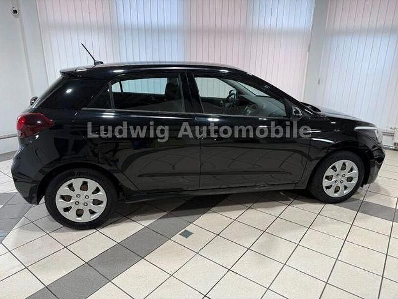 Gebraucht Hyundai i20 Passion Plus 84 PS (61 kW) 2018 Schwarz Limousine