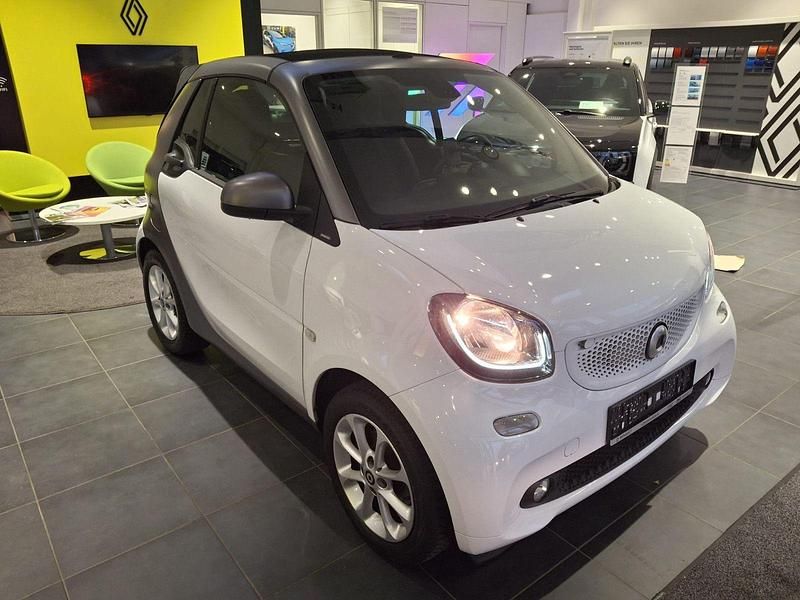 Weiß Gebraucht 2017 Smart ForTwo Coupé Passion Cabrio | 12.980 € (Fairer Preis) - Bild 1/4