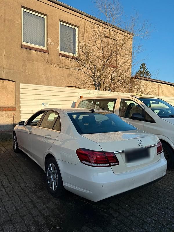 Gebraucht Mercedes E200 136 PS (100 kW) 2015 Gelb Limousine