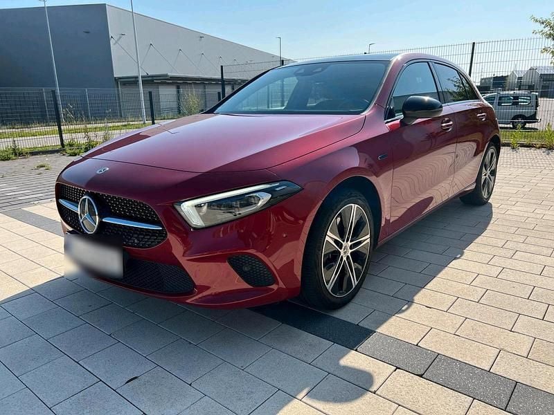 Gebraucht Mercedes A250 218 PS (160 kW) 2021 Rot Kleinwagen