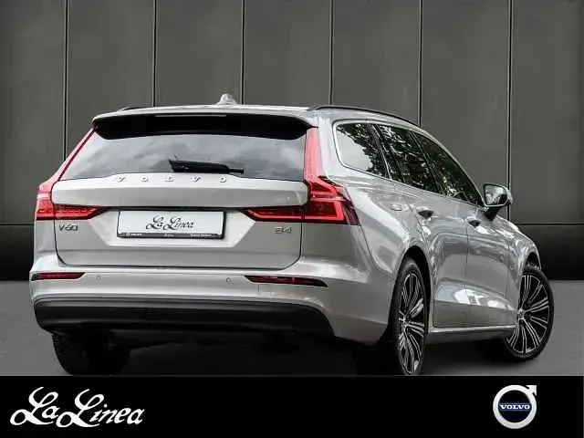 Gebraucht Volvo V60 145 PS (106 kW) 2024 Kombi