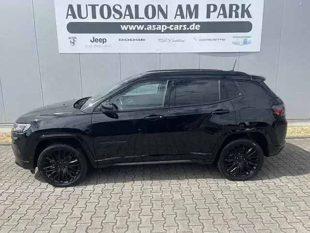 Gebraucht Jeep Compass 241 PS (177 kW) 2022 Solid black SUV