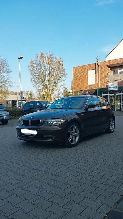 Braun Gebraucht 2010 BMW 116 Performance Kleinwagen | 1.950 € (Guter Preis) - Bild 1/4