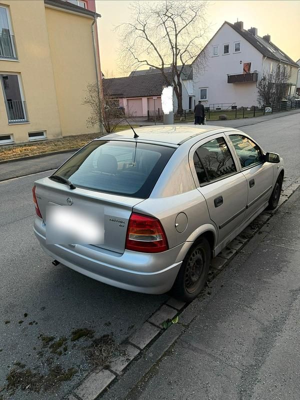 Gebraucht Opel Astra 101 PS (74 kW) 2001 Silber Limousine