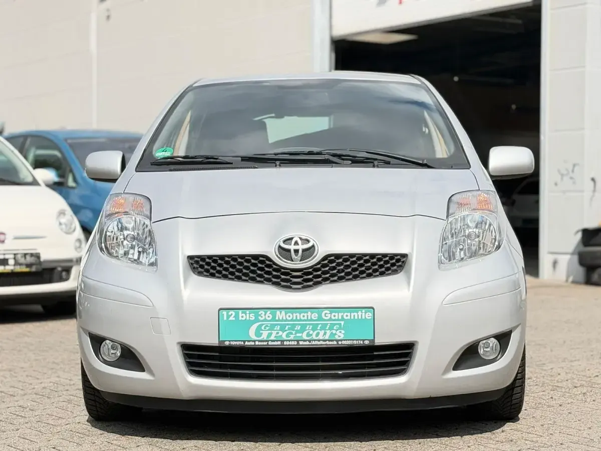 Gebraucht Toyota Yaris Edition 99 PS (72 kW) 2011 Silber Kleinwagen