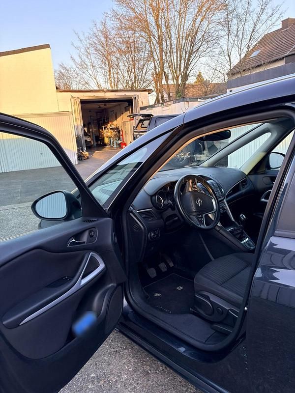 Gebraucht Opel Zafira 130 PS (95 kW) 2012 Schwarz Van / Kleinbus