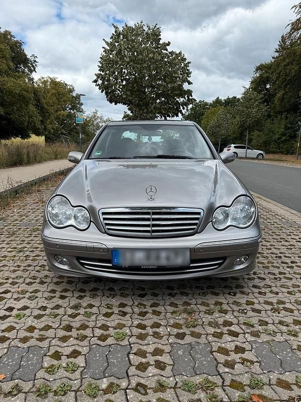 Beige Gebraucht 2005 Mercedes C220 Limousine | 2.850 € (Fairer Preis) - Bild 1/4
