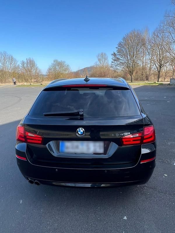 Gebraucht BMW 520 184 PS (135 kW) 2012 Schwarz Kombi