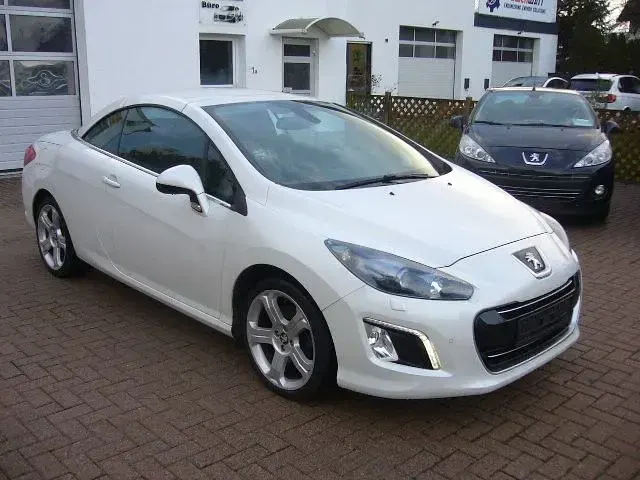 Gebraucht Peugeot 308 CC Platinum 156 PS (114 kW) 2012 Weiß Cabrio