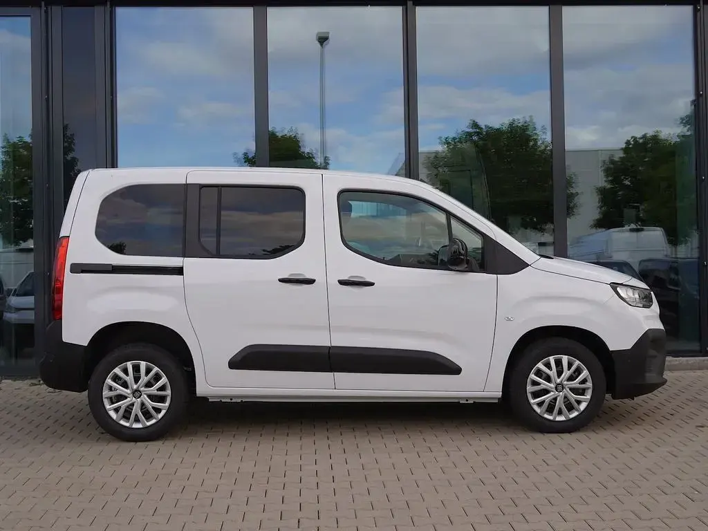 Neu Fiat Doblò 131 PS (96 kW) 2026 Weiß Van / Kleinbus