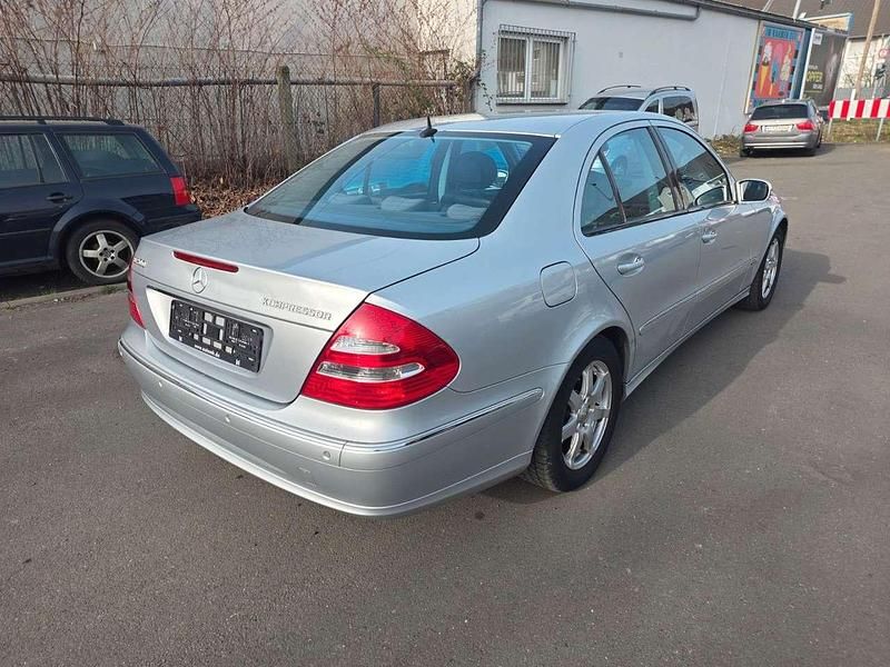 Gebraucht Mercedes E200 163 PS (119 kW) 2005 Silber Limousine