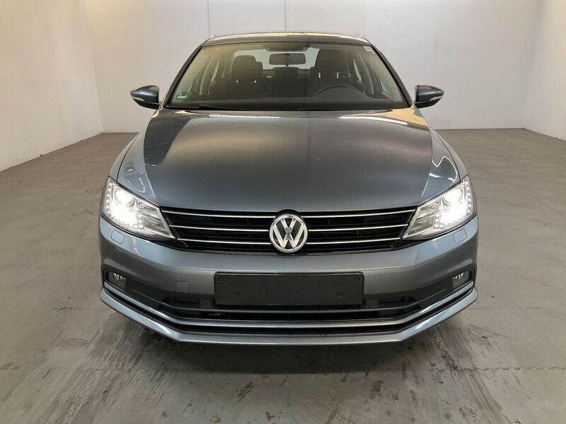 Gebraucht VW Jetta Basis 125 PS (91 kW) 2015 Grau Limousine