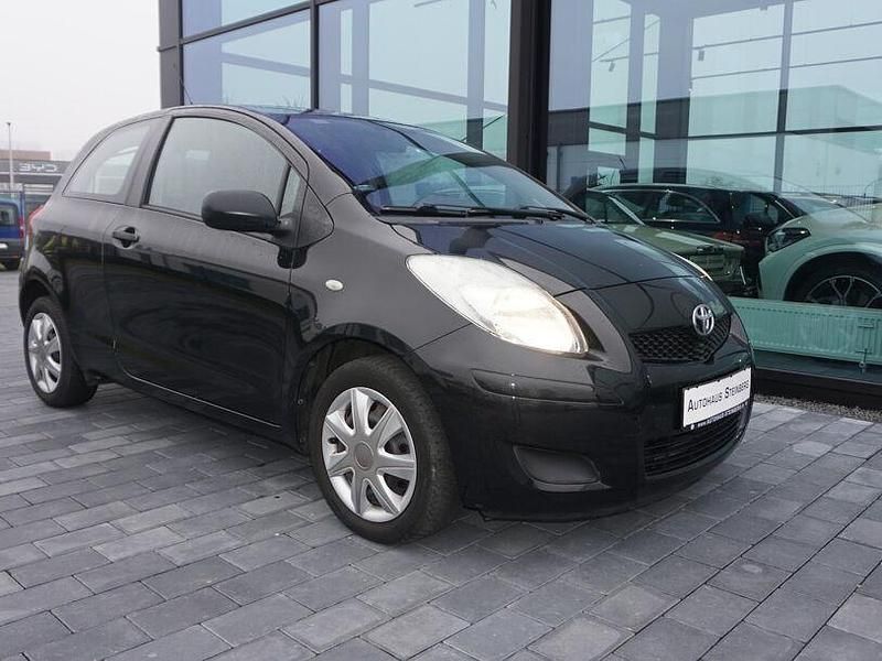 Gebraucht Toyota Yaris Cool 101 PS (74 kW) 2010 Schwarz Limousine
