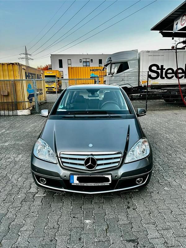 Grau Gebraucht 2010 Mercedes A200 Kleinwagen | 6.900 € - Bild 1/4