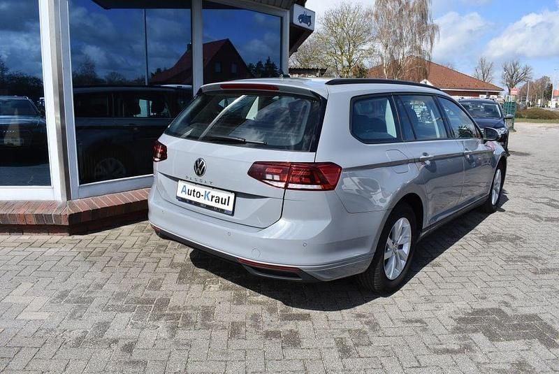 Gebraucht VW Passat Conceptline 150 PS (110 kW) 2022 Mondsteingrau Kombi