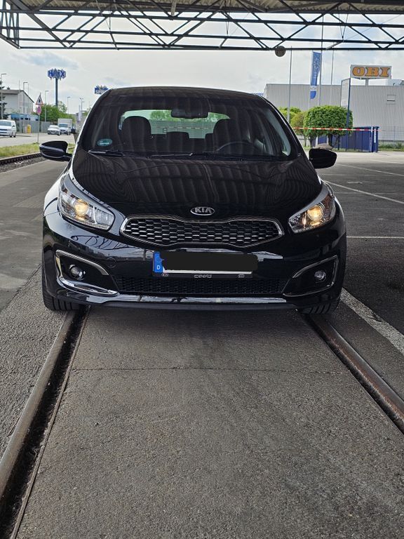 Gebraucht Kia Ceed 101 PS (74 kW) 2018 Schwarz Kleinwagen