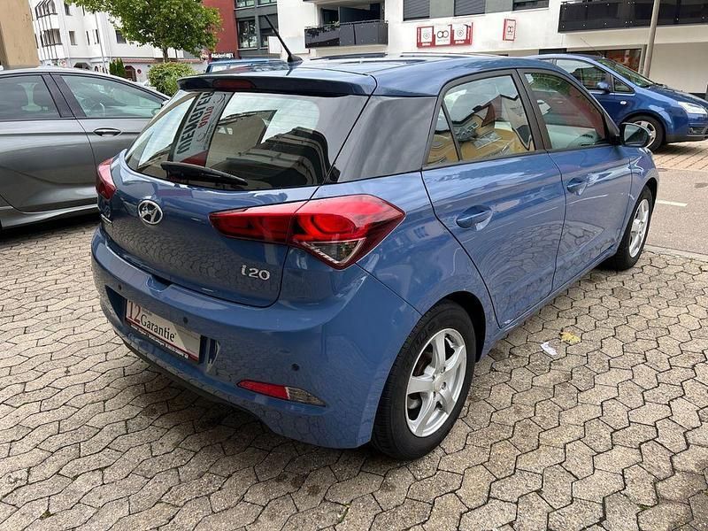 Gebraucht Hyundai i20 Classic 84 PS (61 kW) 2018 Blau Limousine