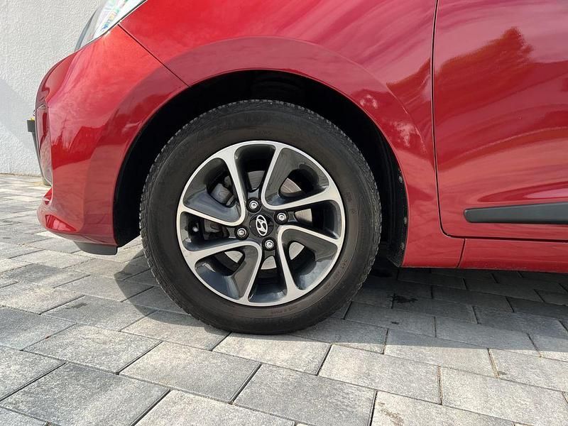 Gebraucht Hyundai i10 Style 87 PS (63 kW) 2017 Rot Kleinwagen