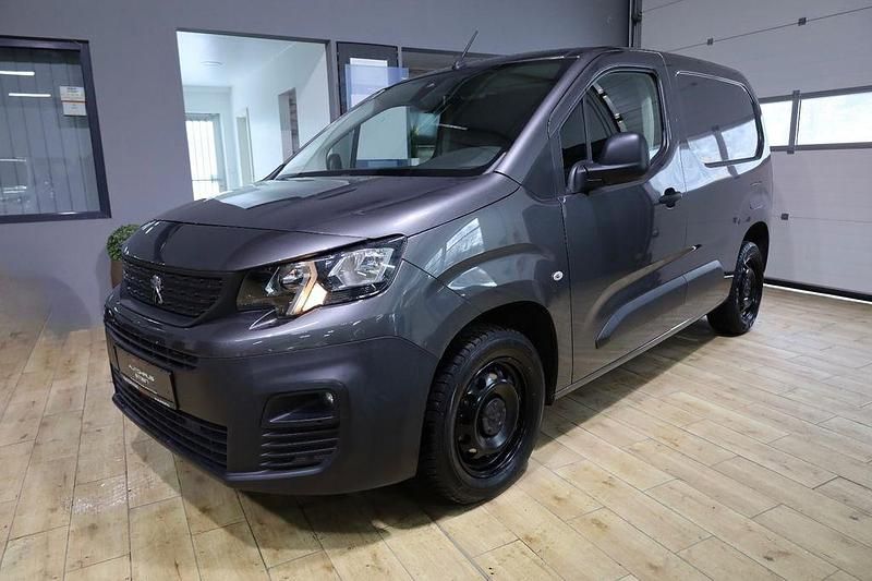 Gebraucht Peugeot Partner Premium 131 PS (96 kW) 2021 Grau Van / Kleinbus