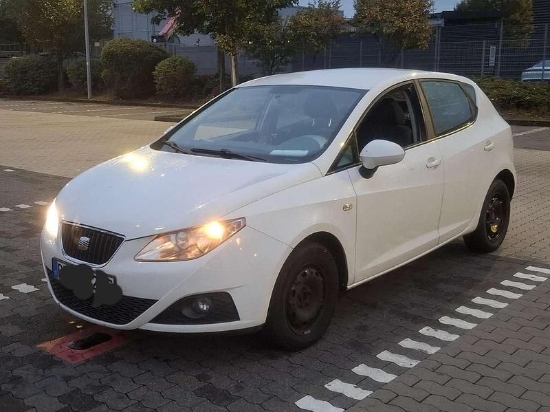 Weiß Gebraucht 2010 Seat Ibiza Ecomotive Limousine | 2.950 € (Fairer Preis) - Bild 1/4